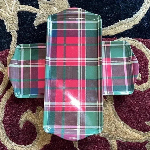 Tommy Bahama 2 Red Green Tartan Plaid Melamine Serving Platters Trays NWT - Picture 3 of 11